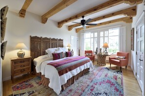 Deluxe Room, 1 King Bed, Park View, Garden Area | 1 bedroom, Egyptian cotton sheets, in-room safe, free WiFi - Casa Culinaria The Gourmet Inn (Santa Fe)
