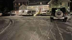 Front of property - Snow Goose Inn (West Dover)