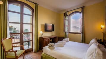 Habitación doble Deluxe, balcón, vista al valle (Isotta) | Ropa de cama de alta calidad y minibar