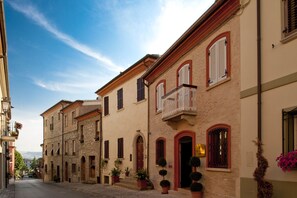 Front of property - Oste del Castello Wellness & Bike Hotel (Verucchio)