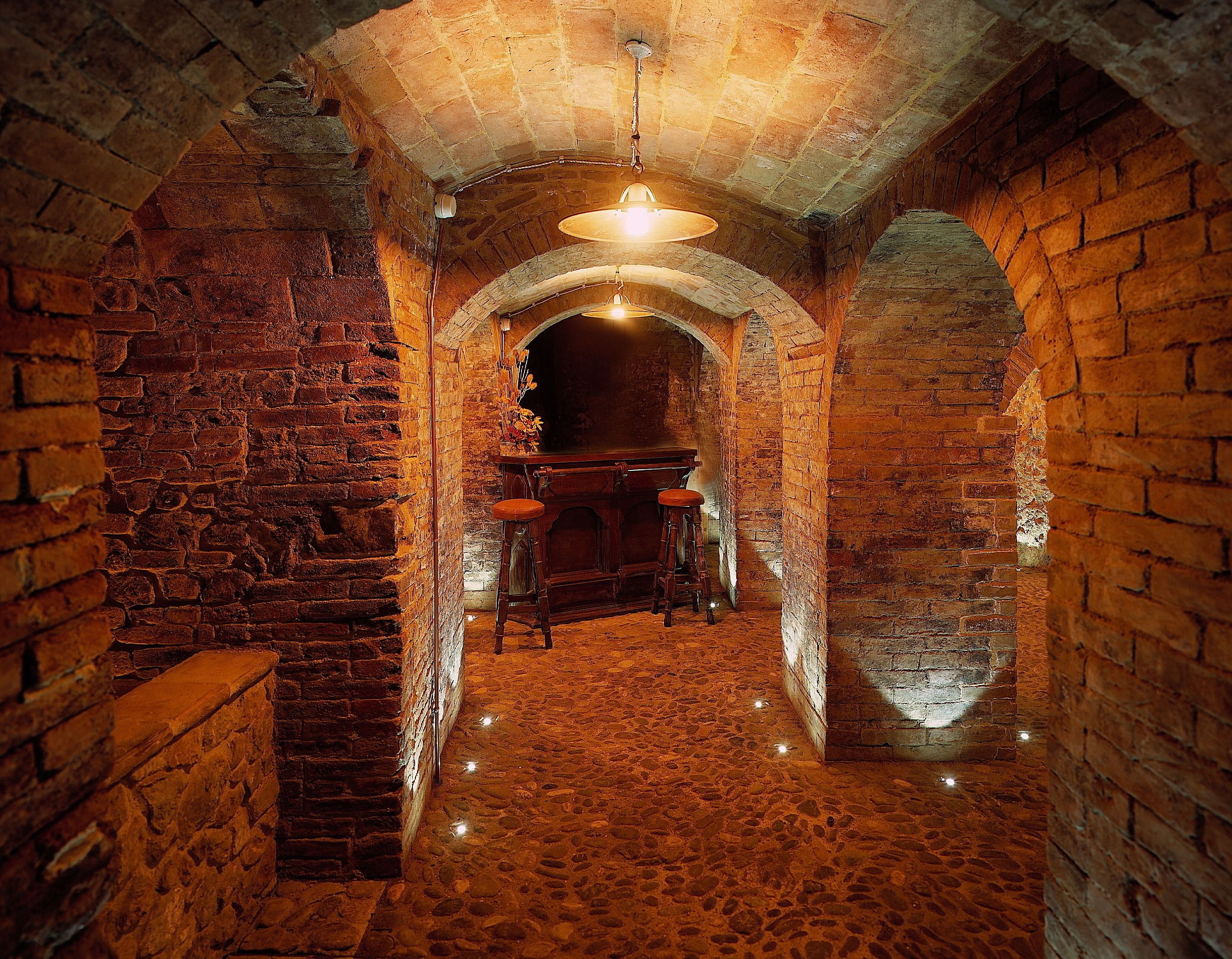 lunch and dinner served, italian cuisine