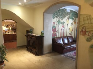 Lobby sitting area - Oste del Castello Wellness & Bike Hotel (Verucchio)