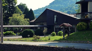 Vista frontal de la propiedad