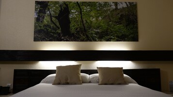 Quarto casal standard | Escrivaninha, Wi-Fi de cortesia, roupa de cama