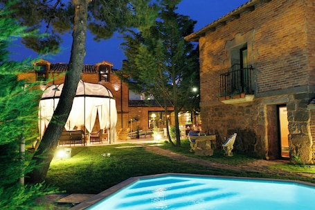 Premium bedding, down duvets, in-room safe, desk. Hotel Boutique Real Casona de las Amas