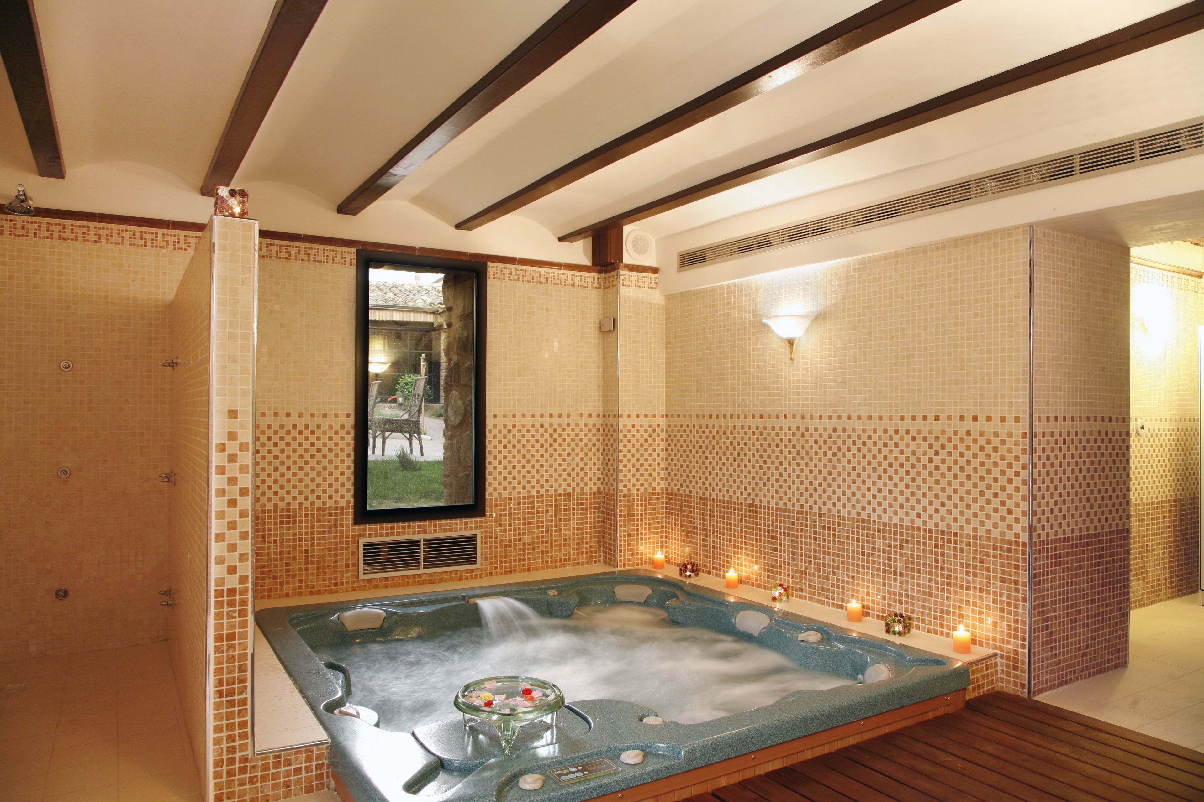 hot tub, steam room
