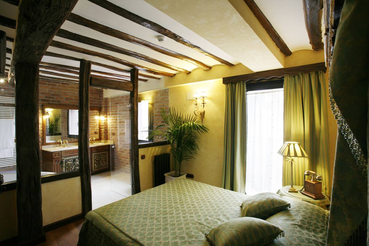 suite, non smoking | 1 bedroom, premium bedding, down duvets, in-room safe