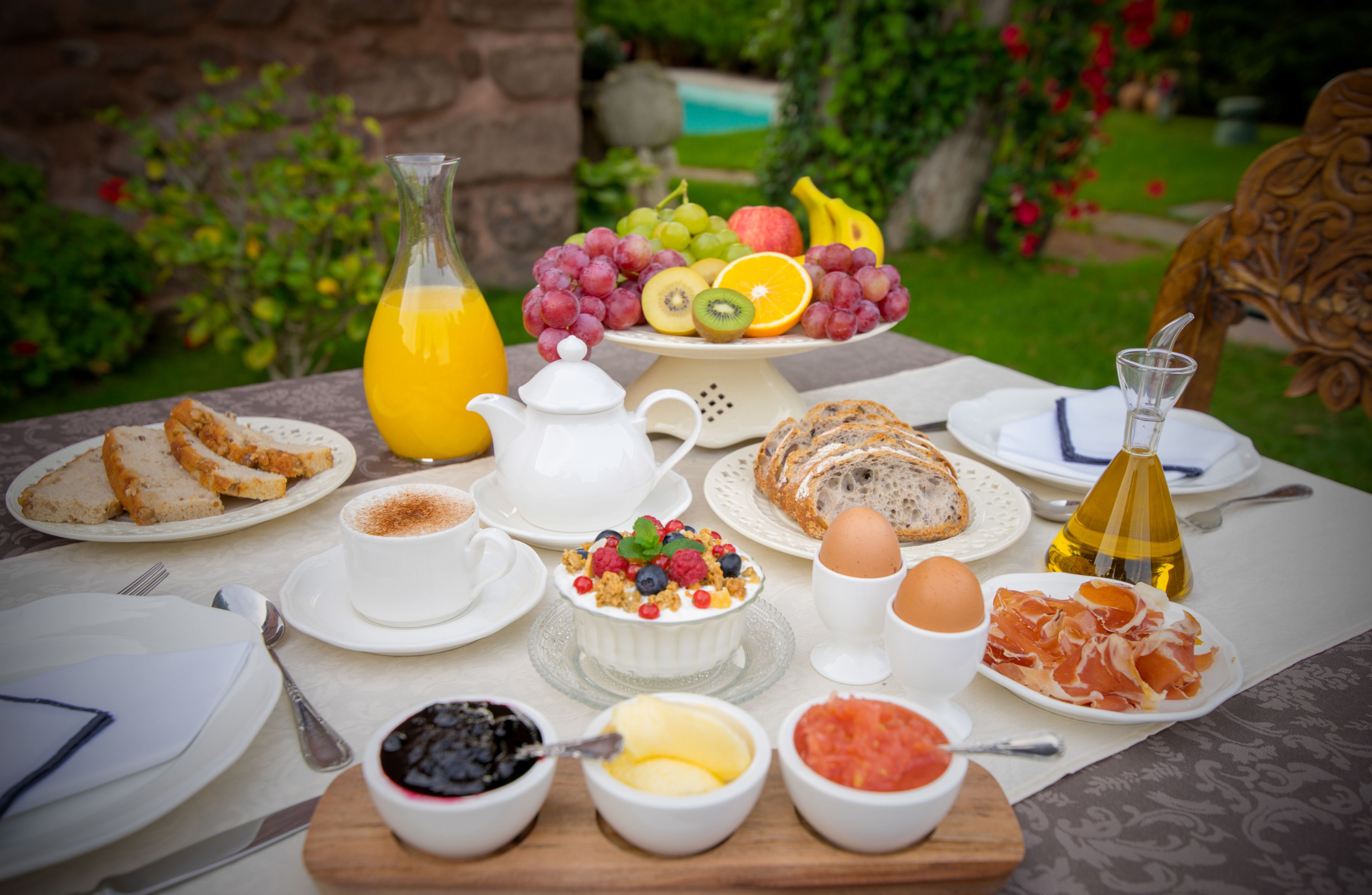 daily full breakfast (eur 14 per person)