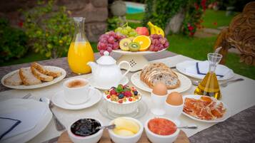 Daily full breakfast for a fee