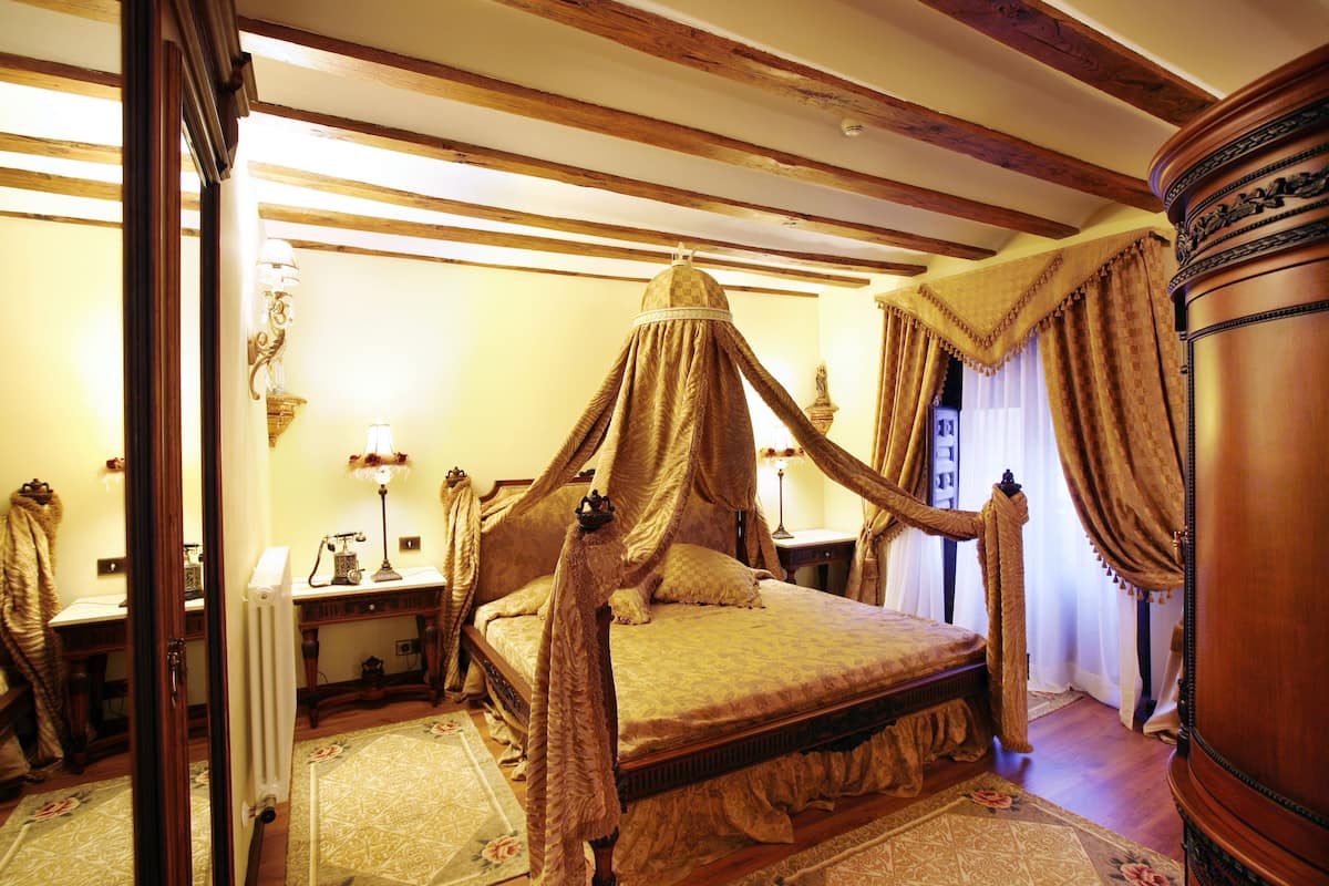 1 Schlafzimmer, hochwertige Bettwaren, Daunenbettdecken, Zimmersafe