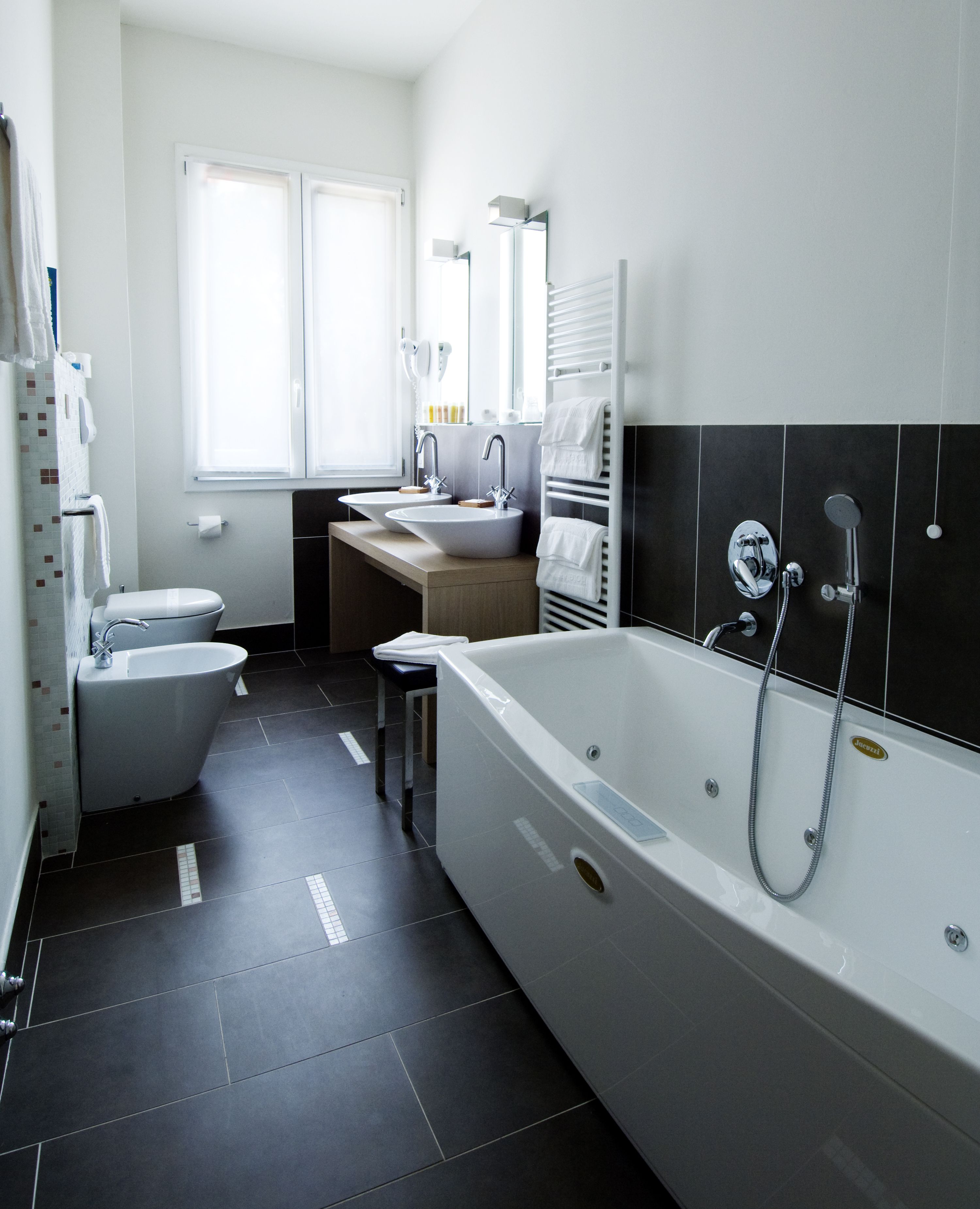 junior suite | bathroom | free toiletries, hair dryer, bathrobes, slippers