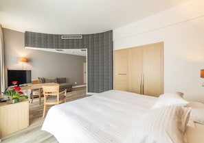 Suite Royale | Minibar, coffres-forts dans les chambres, bureau, chambres insonorisées