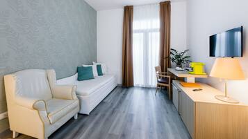 皇室套房 | 迷你吧、房內夾萬、書桌、隔音