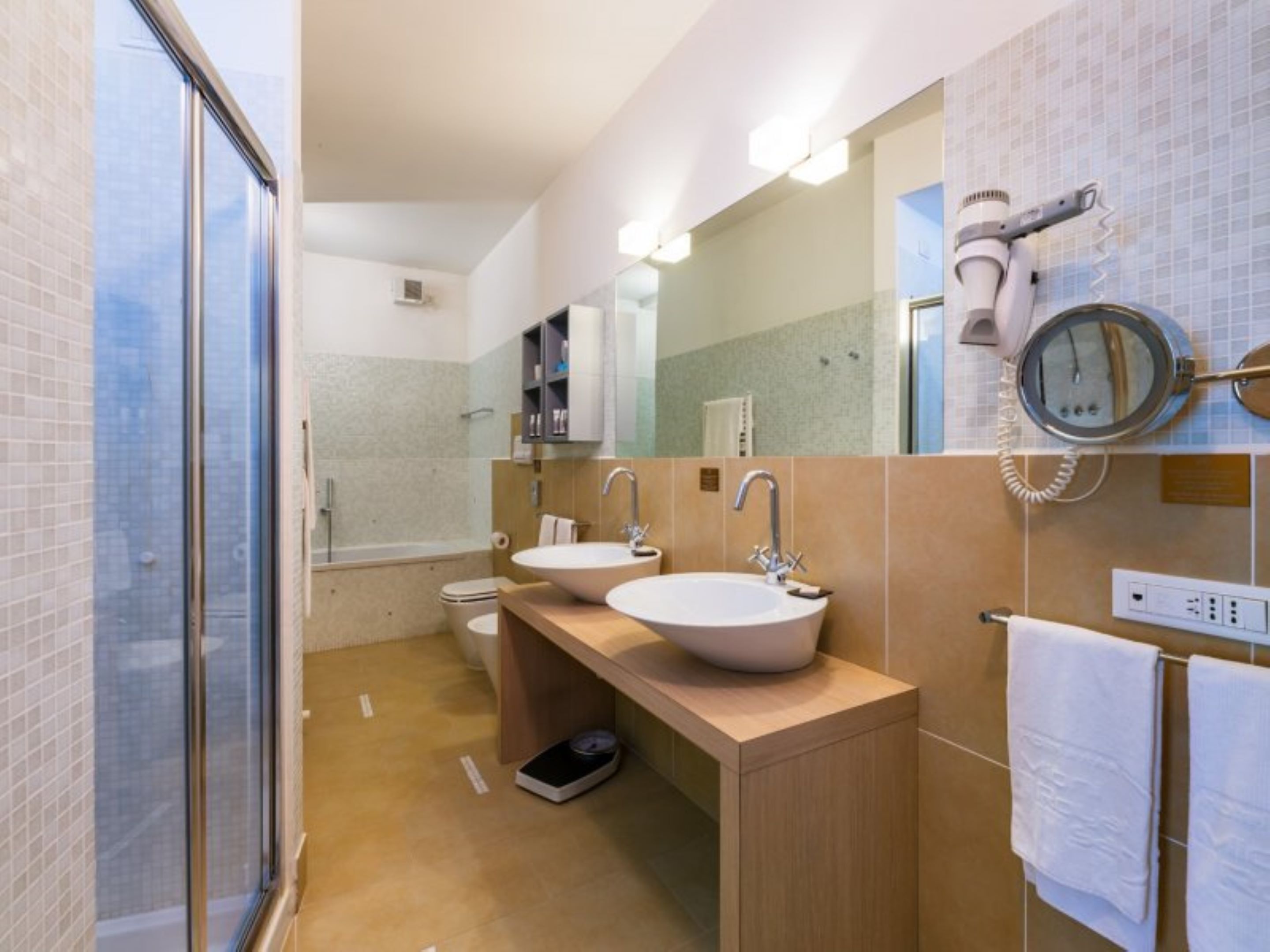 junior suite | bathroom | free toiletries, hair dryer, bathrobes, slippers