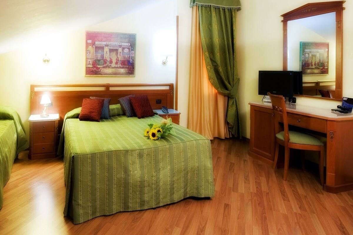 Chambre classique double pour 1 personne | Minibar, coffre-fort, bureau, système d’insonorisation