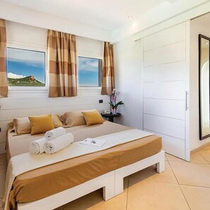 Minibar, in-room safe, desk, blackout curtains - Hotel Baja  (Arzachena)