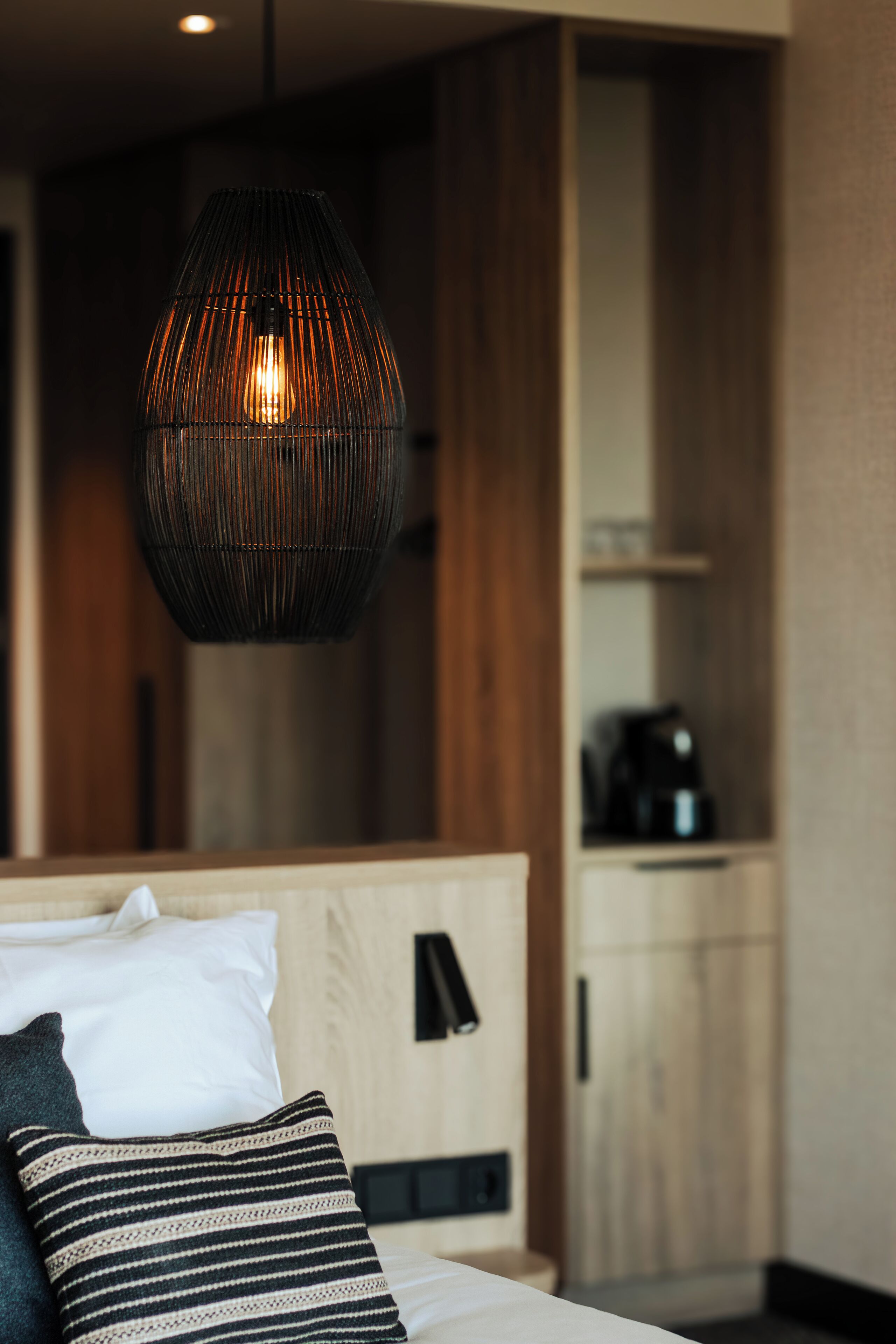 37-inch lcd tv with premium tv channels, tv