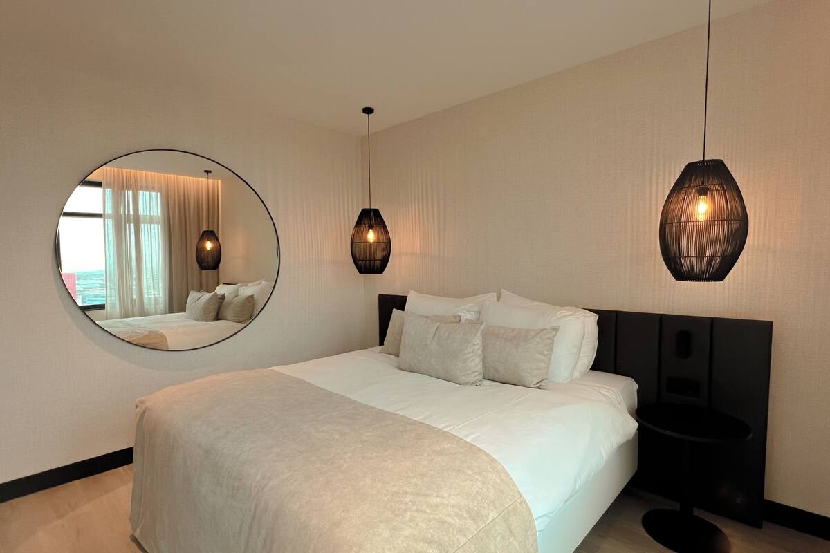 Literie hypoallergénique, minibar, coffres-forts dans les chambres