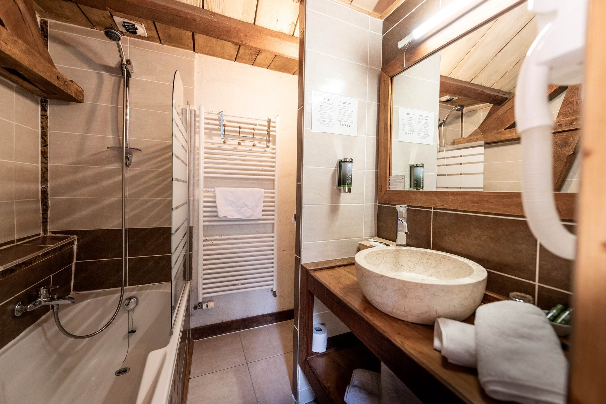 classic double room | bathroom | hair dryer