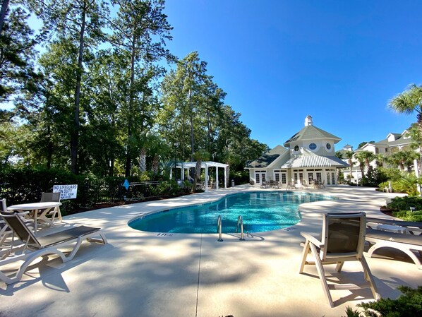 Outdoor pool - River Oaks by Palmetto Vacations (Myrtle Beach)