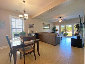 Condo, 3 phòng ngủ | Khu ăn uống