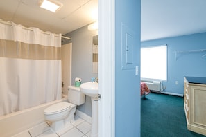 Standard Suite, 1 Queen Non Smoking | Premium bedding, individually decorated, desk, blackout curtains