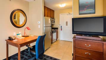 Tallelokero huoneessa, työpöytä