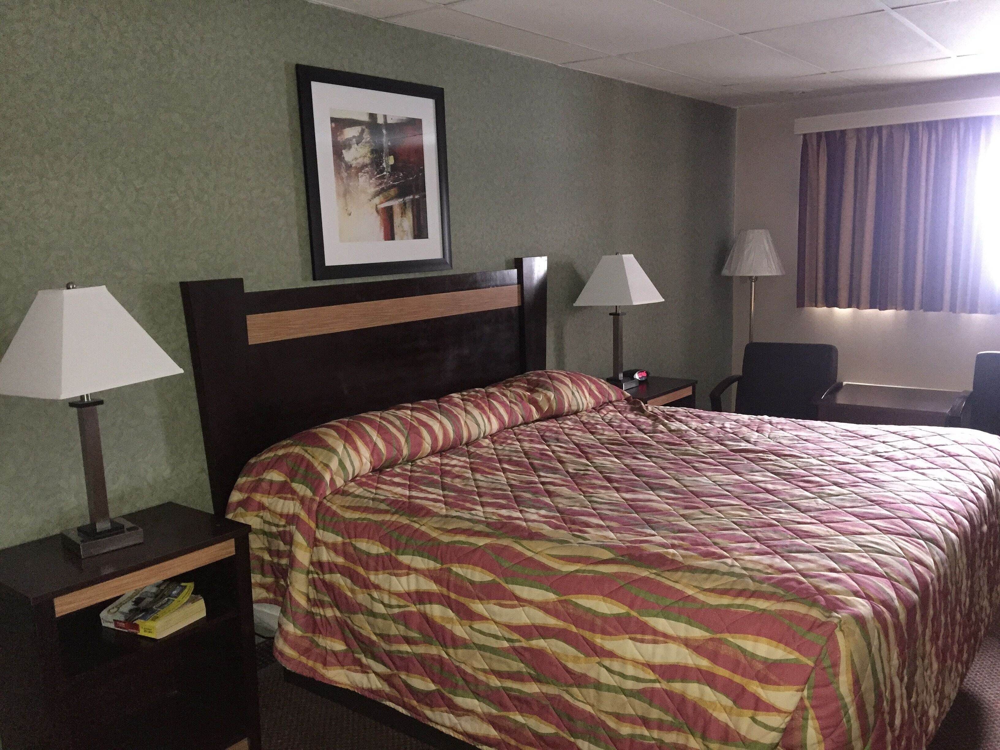 Skrivbord, strykjärn/strykbräda, gratis wi-fi och sängkläder