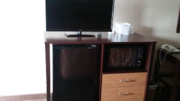Desk, iron/ironing board, free WiFi, bed sheets