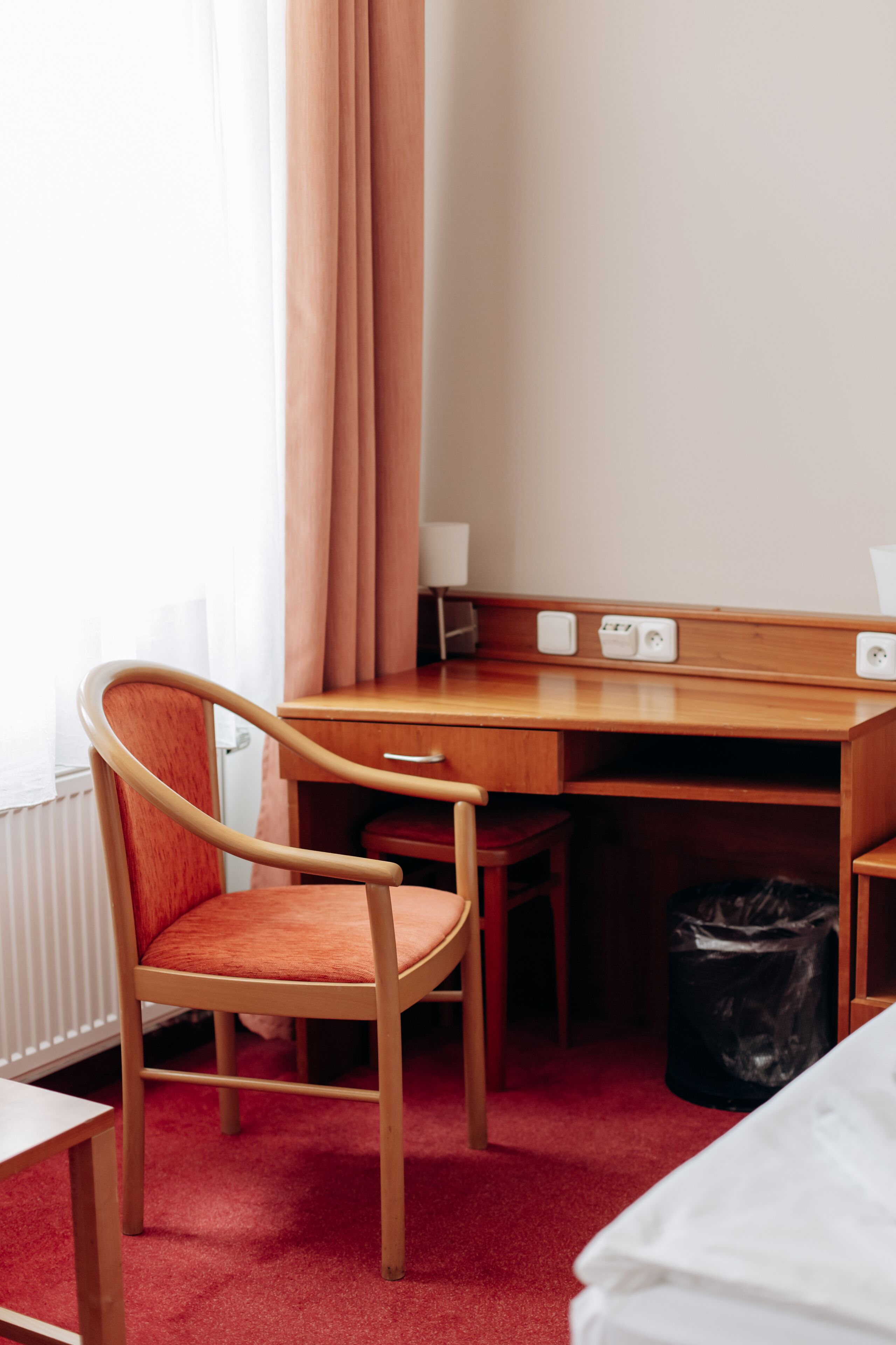 standard triple room | 1 bedroom, in-room safe, desk, iron/ironing board