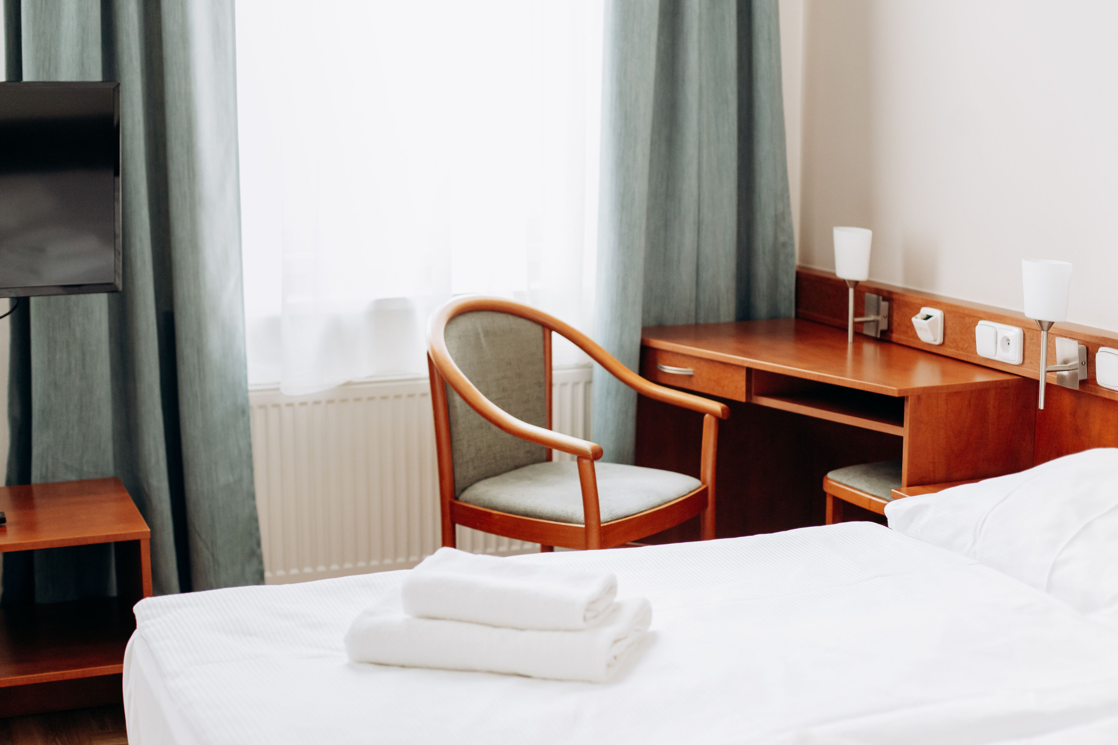 standard double room | 1 bedroom, in-room safe, desk, iron/ironing board