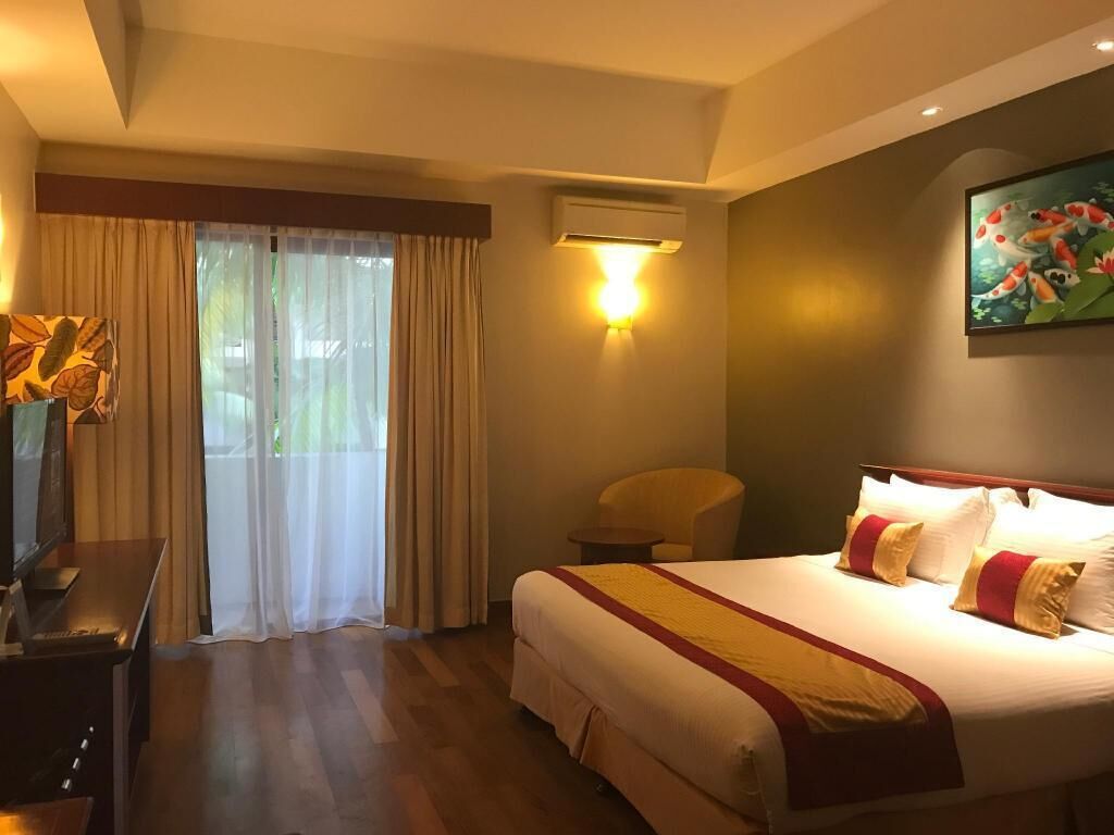 In-room safe, desk, soundproofing, iron/ironing board