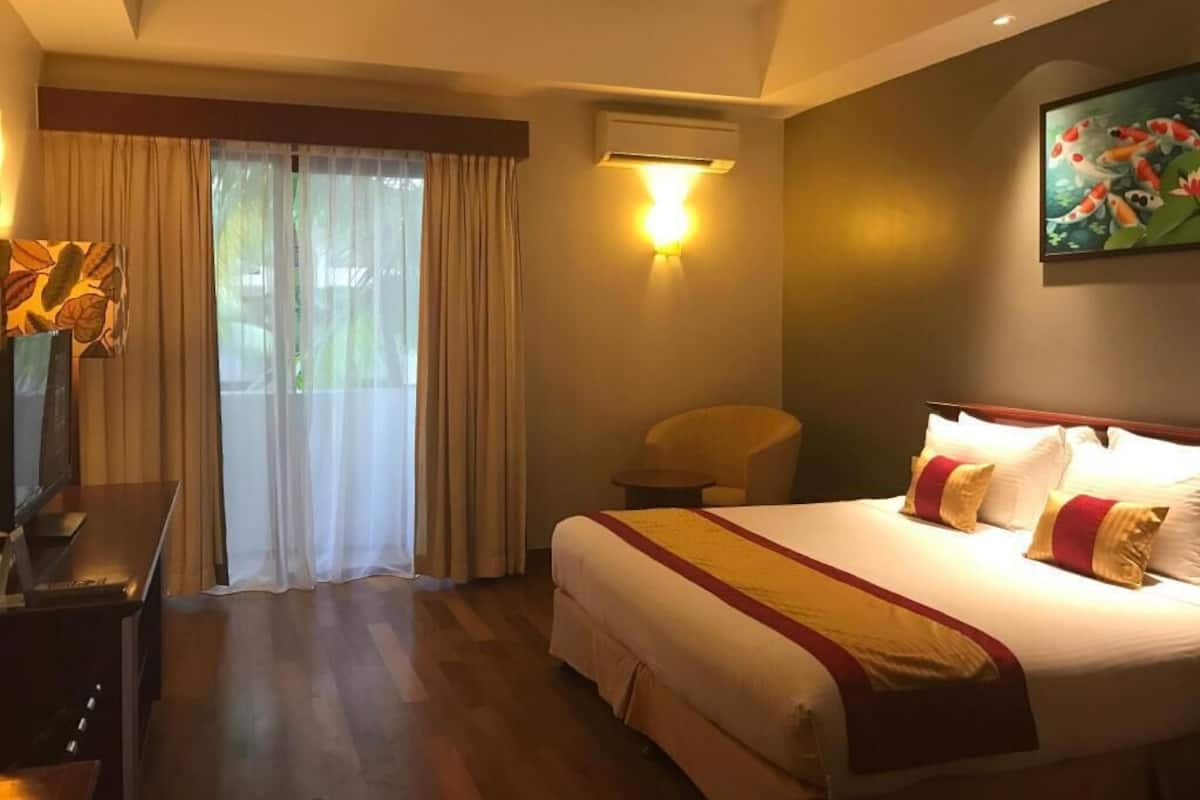 In-room safe, desk, soundproofing, iron/ironing board
