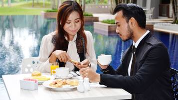 Daily buffet breakfast for a fee