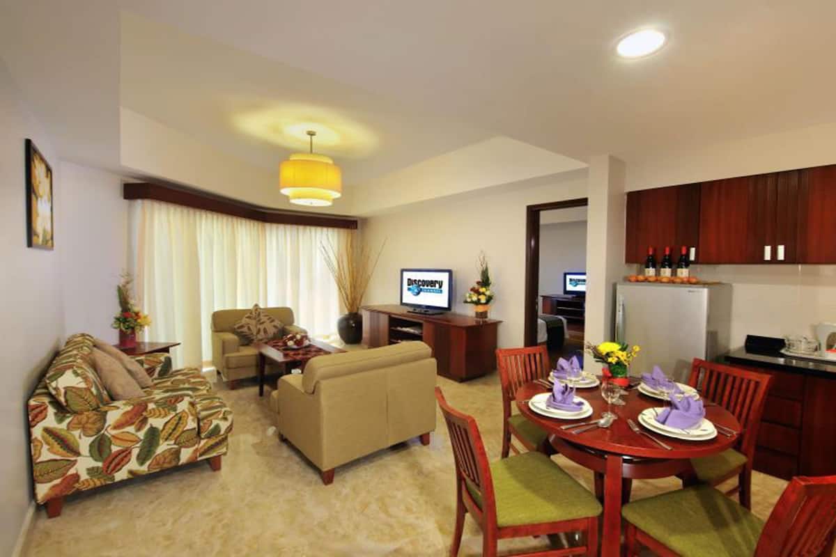 Two Bedroom Suite | In-room safe, desk, soundproofing, iron/ironing board