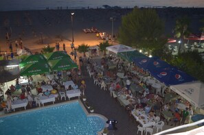 Fassade der Unterkunft – Abend/Nacht