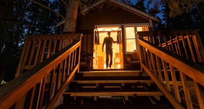 Johnston Canyon Lodge and Bungalows
