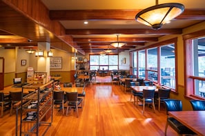 Breakfast, lunch and dinner served  - Johnston Canyon Lodge and Bungalows (Johnston Canyon)