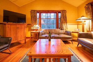 Royal Cabin, 2 Bedrooms, Kitchen | Living area