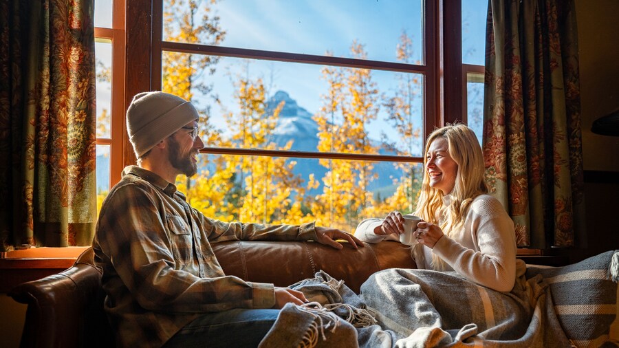 Johnston Canyon Lodge and Bungalows
