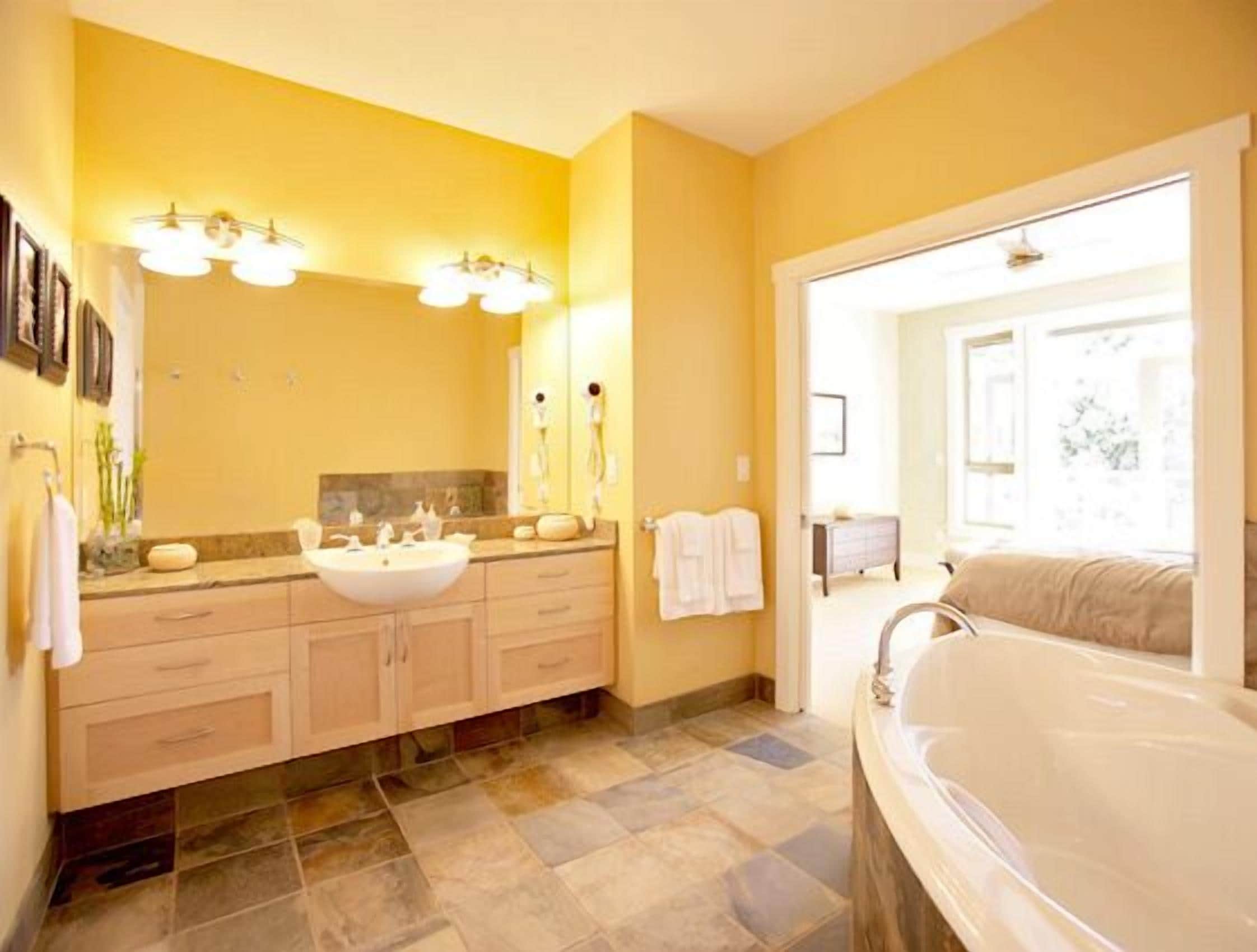 separate bathtub and shower, deep-soaking bathtub, free toiletries