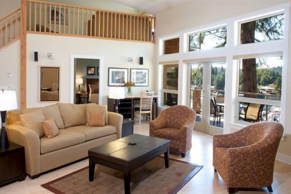 Deluxe Two Bedroom Loft | Living room | 48-inch flat-screen TV with digital channels, TV, fireplace