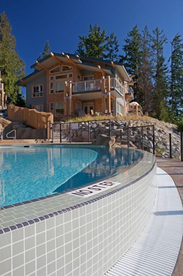 Outdoor pool, open 9:00 AM to 8:00 PM, pool umbrellas, sun loungers