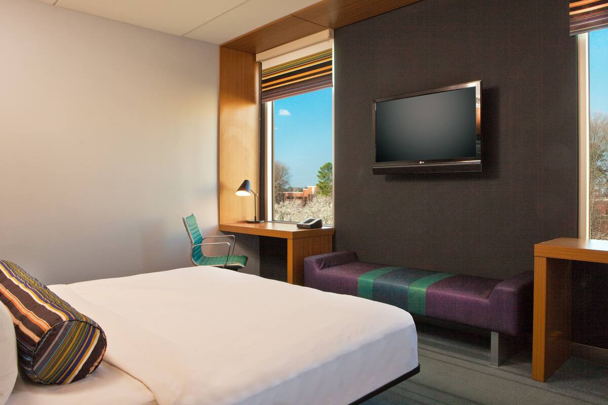 In-room safe, desk, laptop workspace, soundproofing