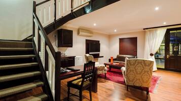 Loftsværelse - 1 soveværelse - ryger - udsigt til have | Premium-sengetøj, pengeskab på værelset, individuelt design