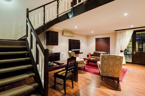 Loft, 1 Bedroom, Smoking, Garden View | Premium bedding, in-room safe, individually decorated, laptop workspace