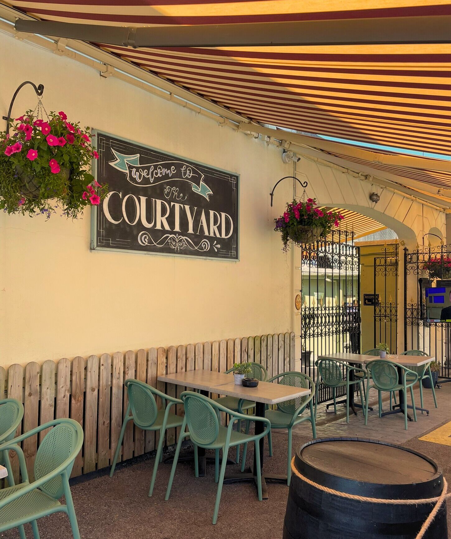 供應早餐；多國菜