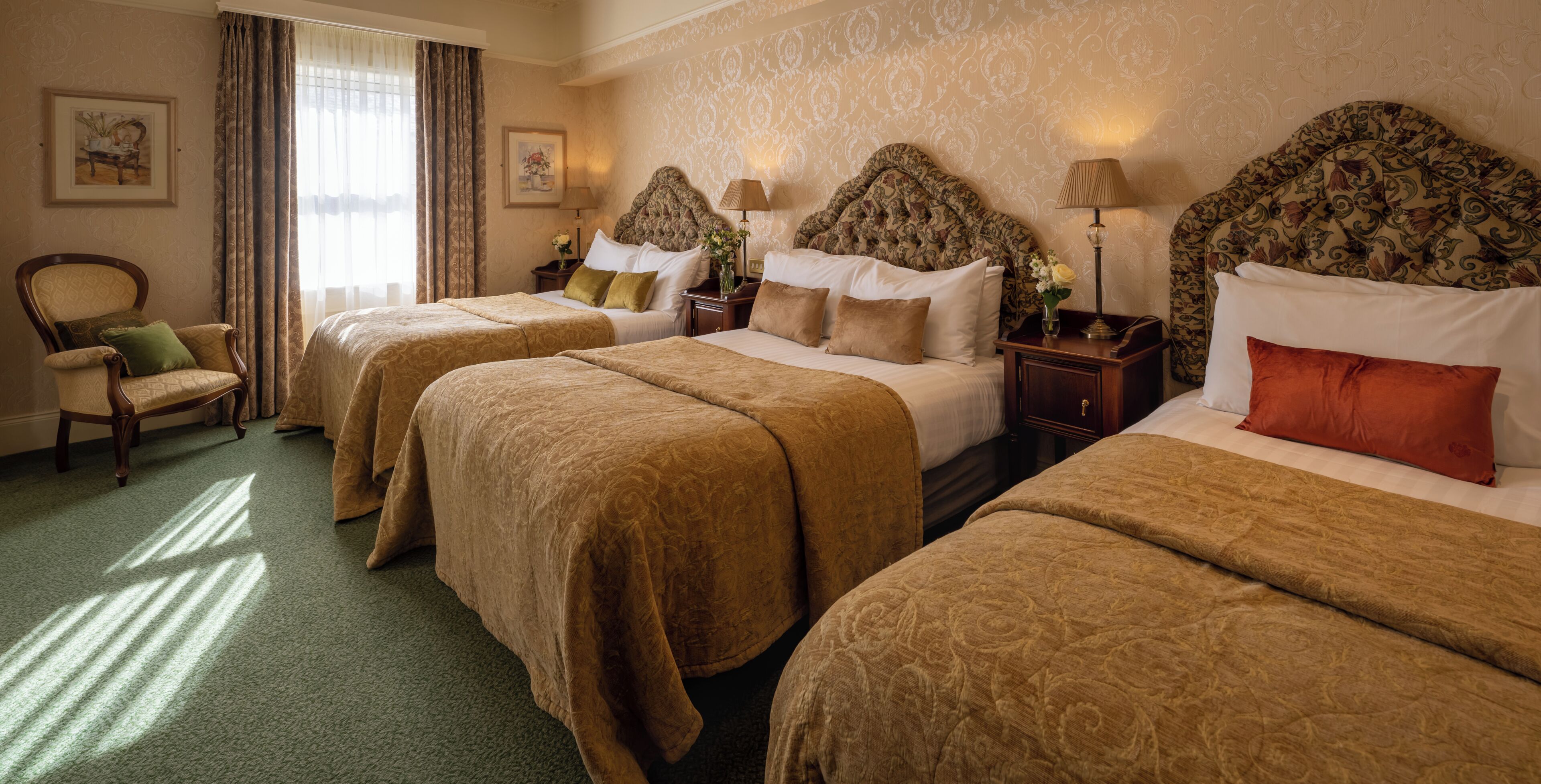 Bureau, fer et planche à repasser, Wi-Fi gratuit, draps fournis