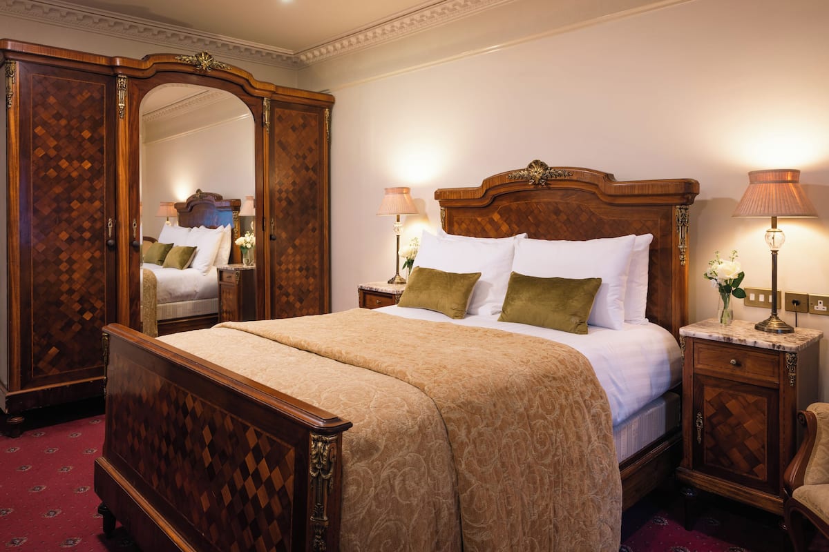 Classic Double Room, 1 Double Bed | Desk, iron/ironing board, free WiFi, bed sheets