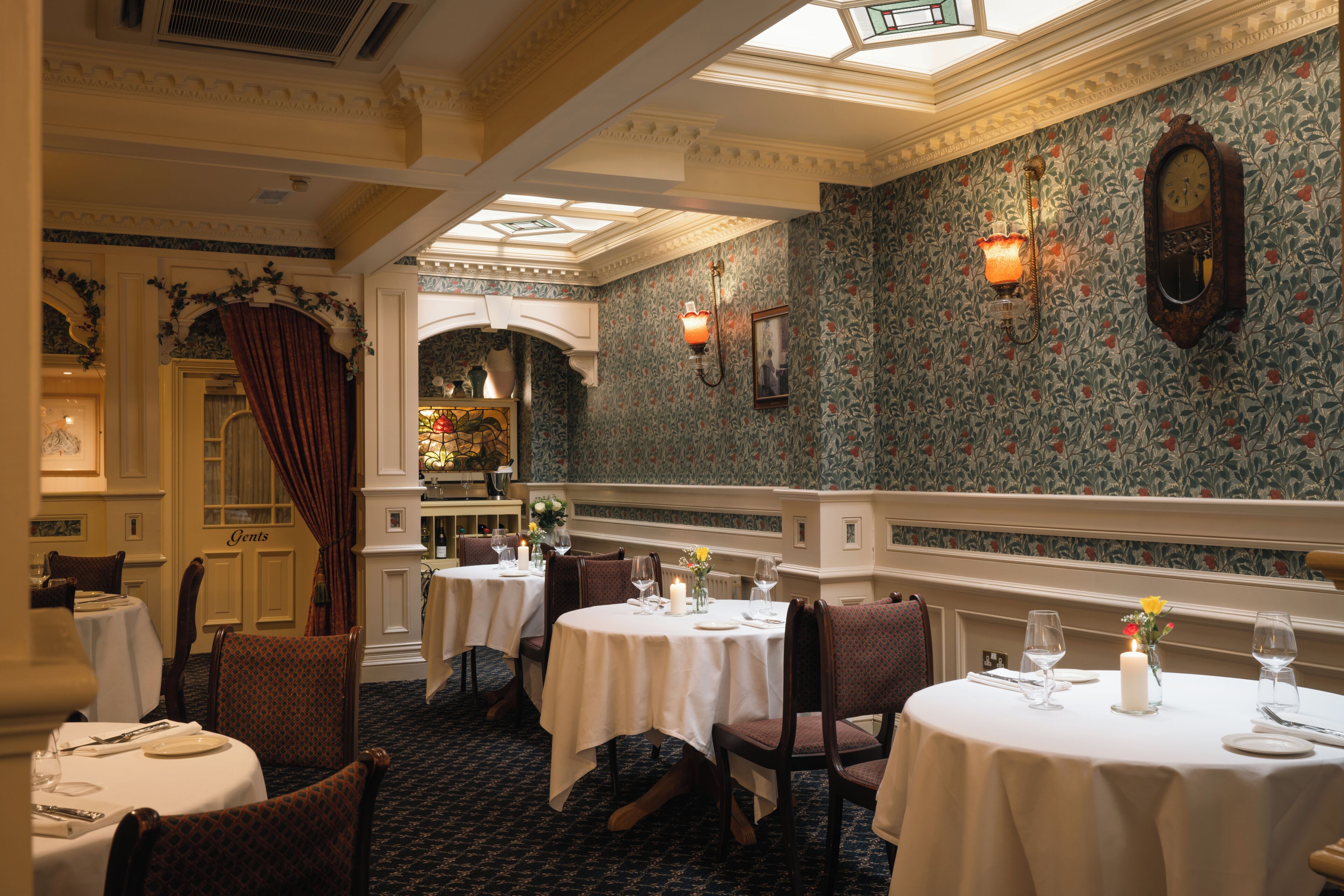 供應早餐；多國菜